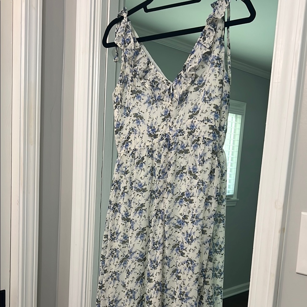 Floral Blue and White Midi Dress - Picture 8 of 9